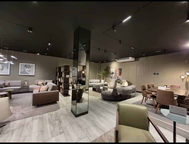 980M² SHOWROOM TO LET IN KRAMERVILLE